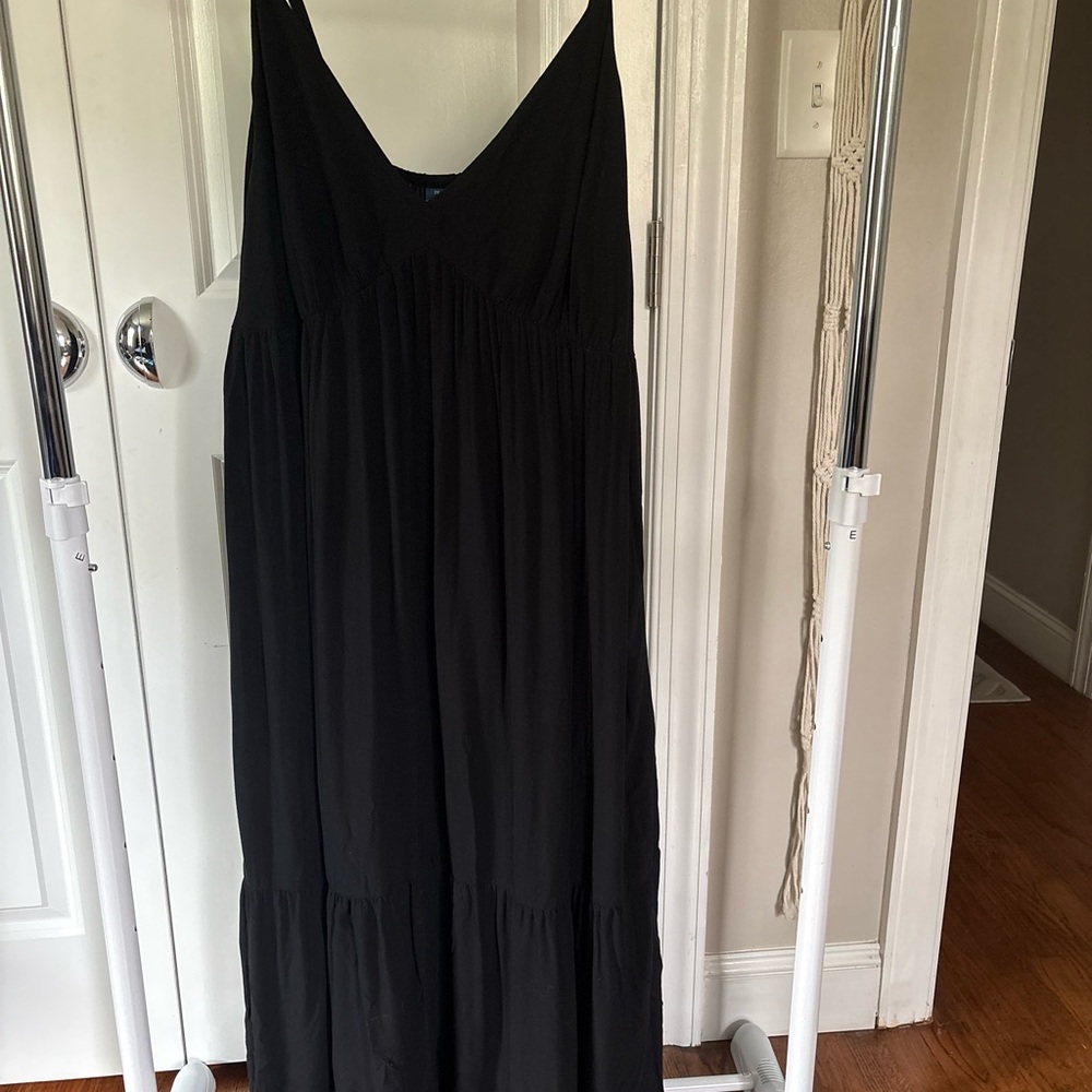Old Navy Black V-Neck Tiered Maxi Dress